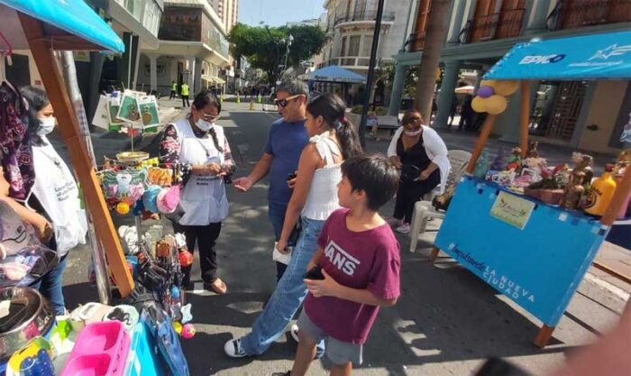 La calle Panamá se convirtió en una alternativa de paseo familiar en Guayaquil