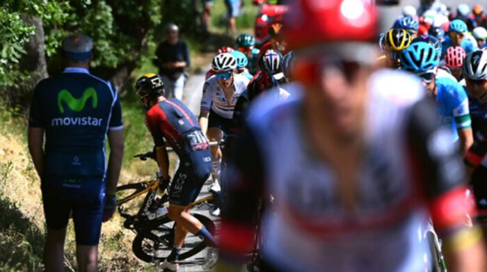 Carapaz fue quinto a pesar de caída en la etapa 10 del Giro que ganó Girmay￼