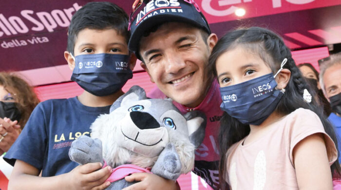 Richard Carapaz se mantiene líder del Giro tras la etapa 19