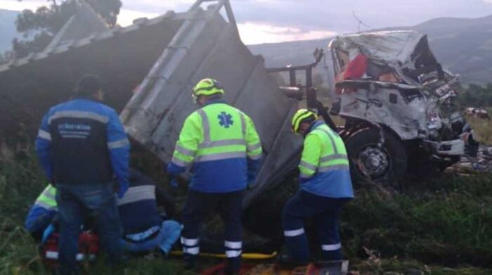 Accidente de tránsito en el sector del peaje de Machachi.￼