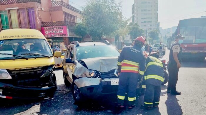 Accidente de transito en carril exclusivo de Ecovía