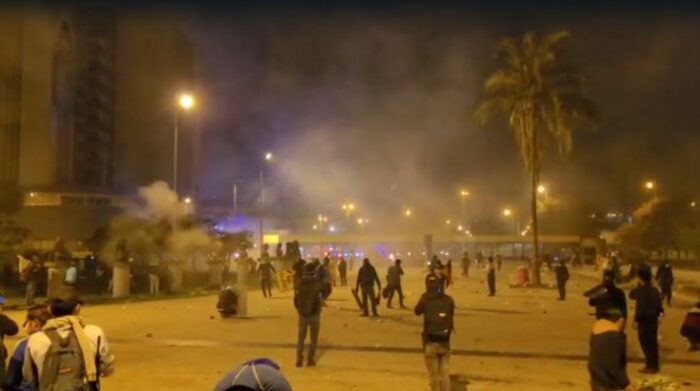 Manifestantes denuncian que Policía lanzó bombas lacrimógenas a la Universidad Central