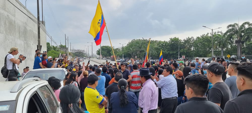 Manifestación pacífica de la CONAIE Guayas en la vìa Daule.