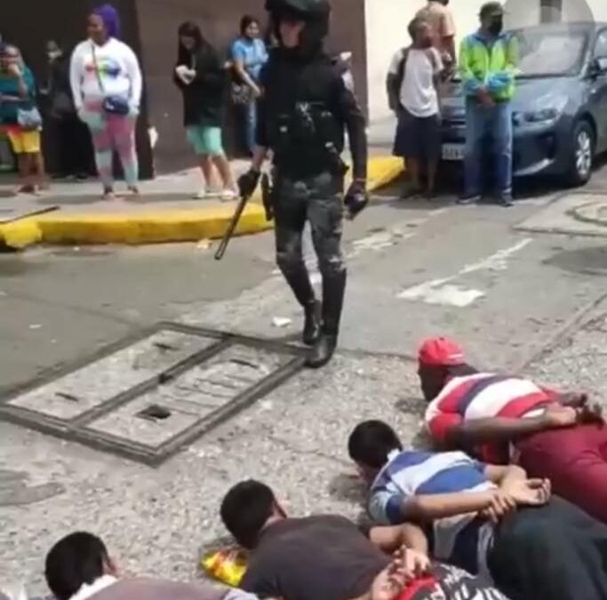 Grupo UMI realiza un excelente trabajo en la detención a sujetos que saqueaban locales comerciales en la ciudad de Guayaquil.