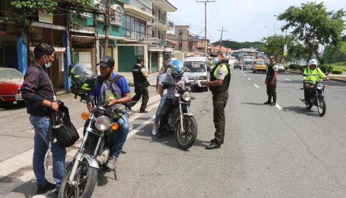 Las multas en Guayas por dos ocupantes en motocicletas esta en accion.