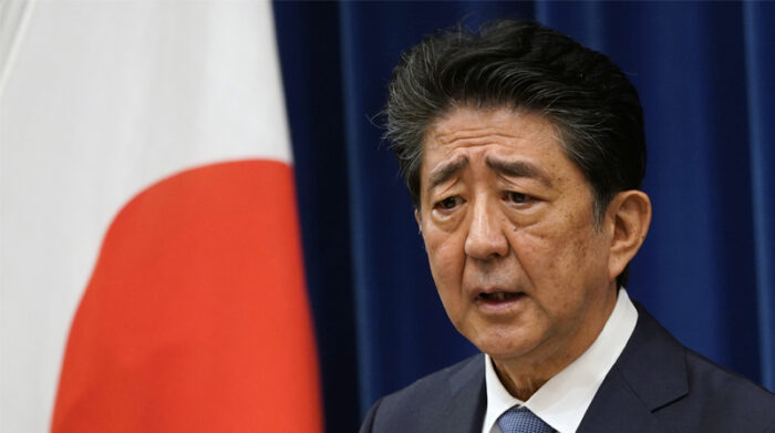 Disparan a ex primer ministro de Japón, Shinzo Abe