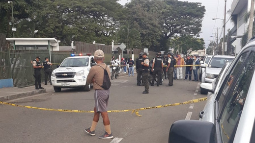 Funcionaria de iees del sur de Guayaquil, la recibieron a plomo en el ingreso al Hospital.