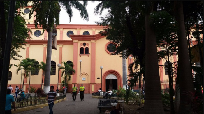 riña con cuchillos en iglesia de Guayaquil