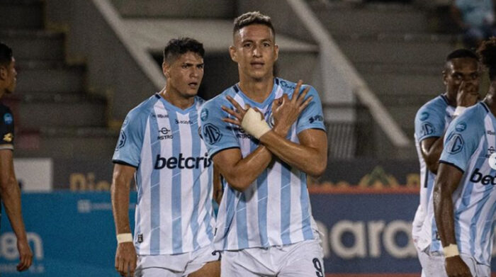 Miguel Parrales es tendencia por el gol que falló ante Independiente del Valle