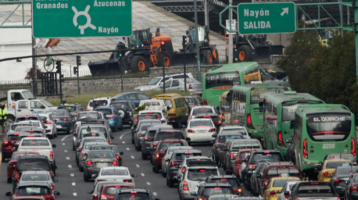 Expertos analizan la decisión de no modificar el Pico y placa en Quito