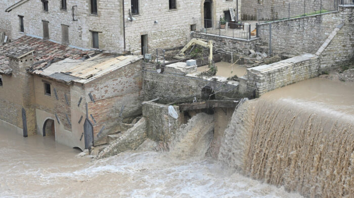 Ascienden a once muertos por inundaciones en Italia