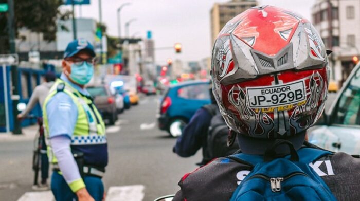 Motociclistas deberán portar identificativo en el casco desde octubre en Guayaquil