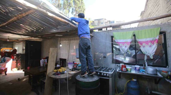 Vivienda se queda sin techo por granizada registrada en Quito