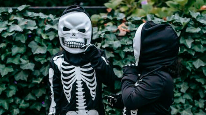 Colombia prohíbe estos disfraces de Halloween para niños por seguridad