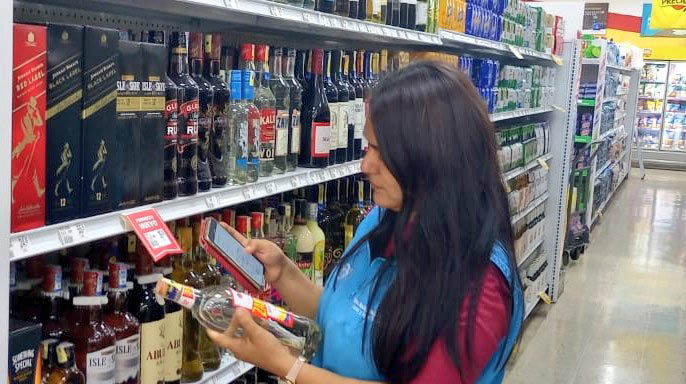 Cinco fallecidos por alcohol adulterado en provincias de Ecuador