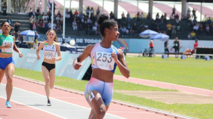Anahí Suárez y Nicole Caicedo, en la final de 200 metros de Asunción 2022