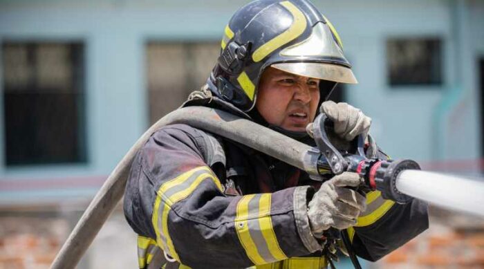 Explosión de reactivos en un laboratorio deja dos heridos, en Quito