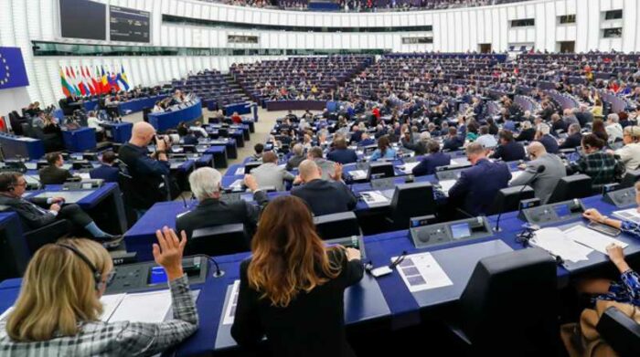 Bruselas propone tope flexible al precio del gas natural en Europa