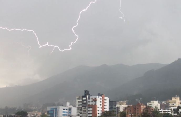 Cinco recomendaciones para protegerse en una tormenta eléctrica