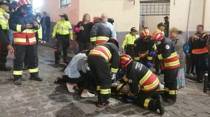 Vehículo atropella a personas en La Ronda, centro de Quito