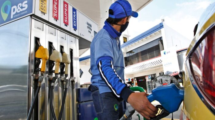 Gasolinas liberadas incrementarán su precio el 12 de noviembre