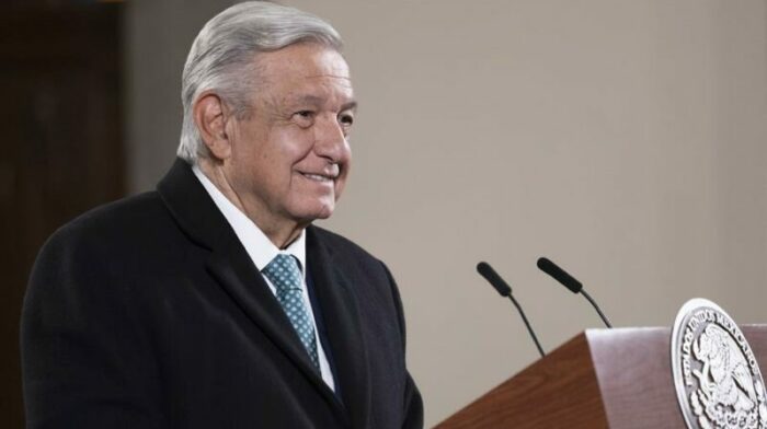 Presidente de México mantiene postura de distancia en relaciones con España