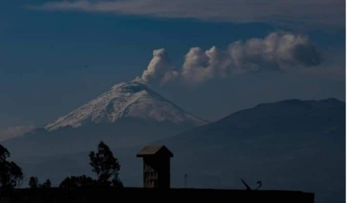 Volcán Cotopaxi emite vapor y gases este lunes 19 de diciembre