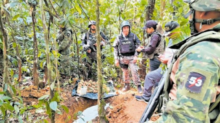 Grupos armados de Colombia se proveen de minas en Ecuador