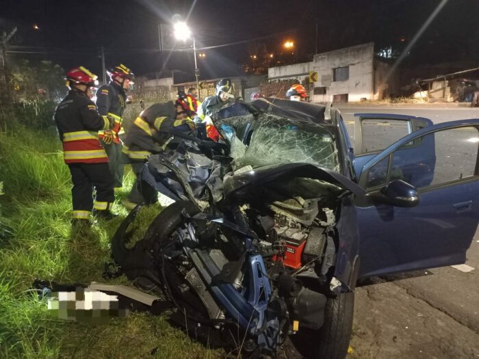 Tres fallecidos dejó un choque cerca del túnel Guayasamín, en Quito