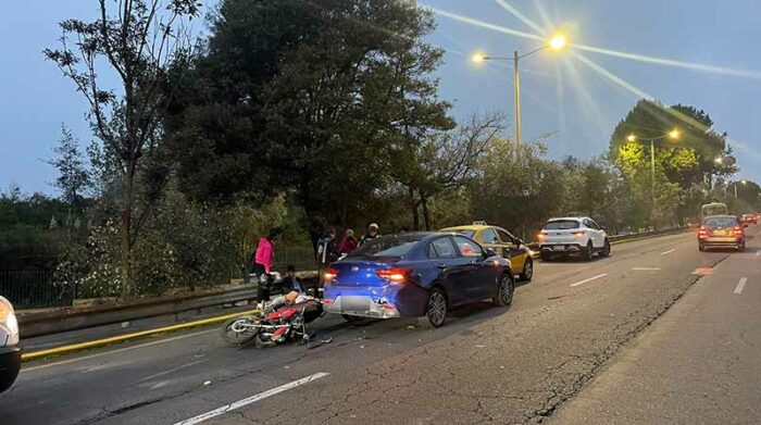 Siniestro complica el tránsito en la avenida Mariscal Sucre, en Quito