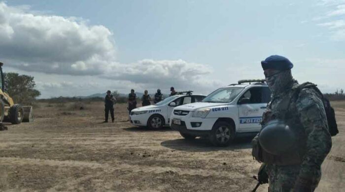 Tres pistas clandestinas fueron destruidas en Santa Elena