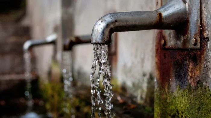 En Quito, el consumo promedio de agua potable es de 176 litros diarios