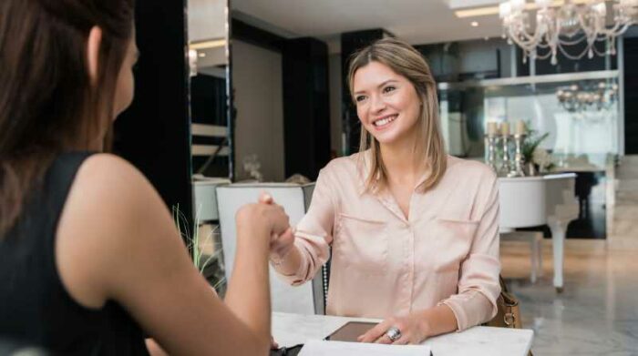 Ley obliga a incluir a una mujer en cada directorio de tres miembros