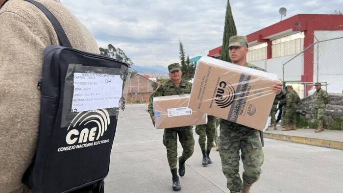 En Azuay se distribuye material para elecciones seccionales