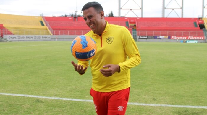 César Farías tuvo contactos para dirigir a Ecuador pero prefirió al Aucas