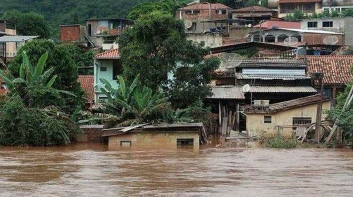 Buscan a 40 desaparecidos tras temporal en Brasil