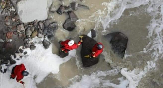 Dos personas fueran víctimas de robo, uno de ellos fue arrojado hacia el río Machángara.