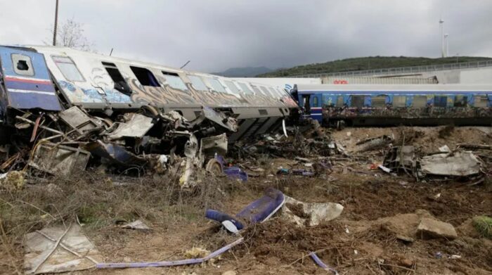 Imputan al jefe de estación de trenes en Grecia por accidente con 47 muertos