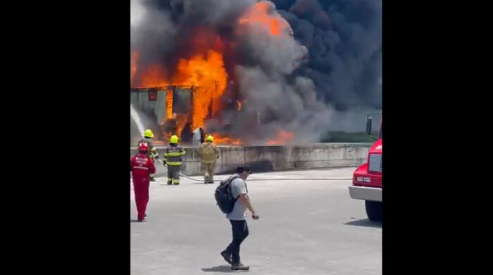 Incendio en el puerto pesquero de Esmeraldas está controlado