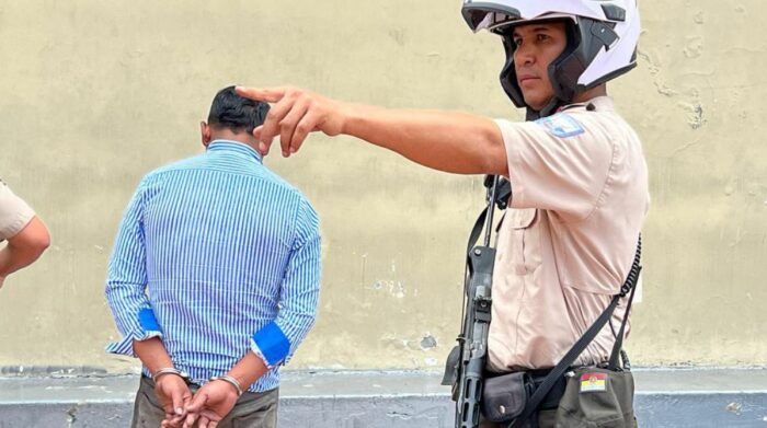 Operativo en el Centro Histórico de Quito deja tres aprehendidos