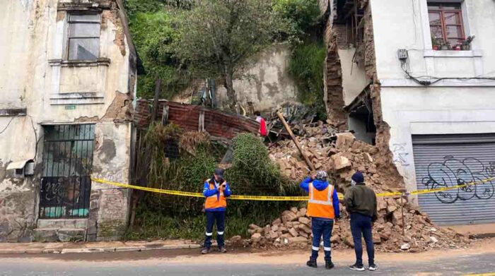 Colapso de una pared dejó a 10 personas afectadas en Quito