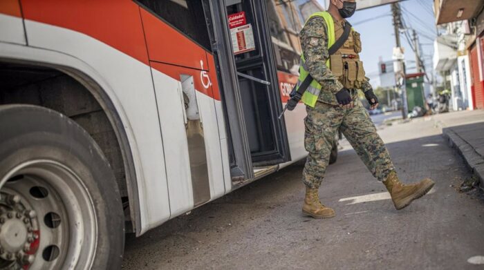 Corte dicta prisión contra 8 militares en Chile por simular fusilamiento en protestas de 2019