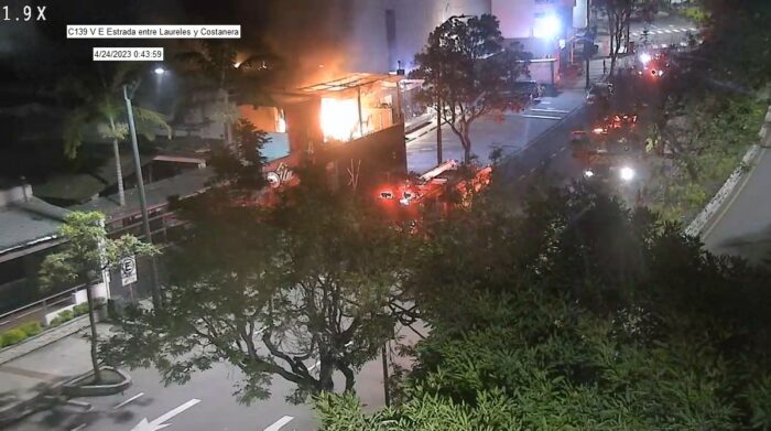 En Guayaquil, investigan incendio en discoteca en Urdesa