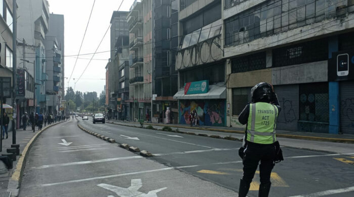 Vías se cierran en Quito por protesta en Universidad Central y av. 10 de Agosto