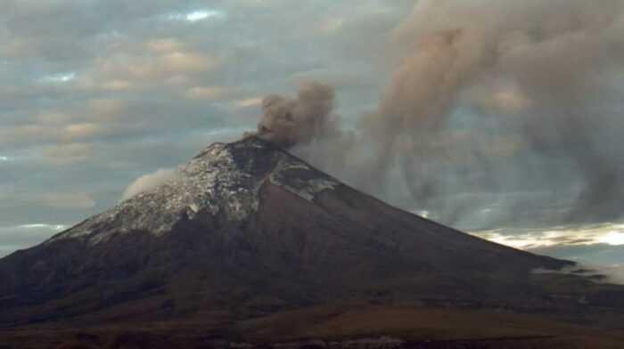 Alerta de caída de ceniza del Cotopaxi en dos provincias de Ecuador este 10 de mayo