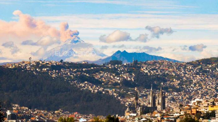 ¿La ceniza sobre el glaciar del Cotopaxi representa un riesgo?