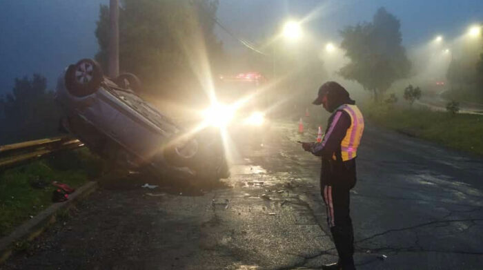 Choque en av. Simón Bolívar y un volcamiento se registran en Quito