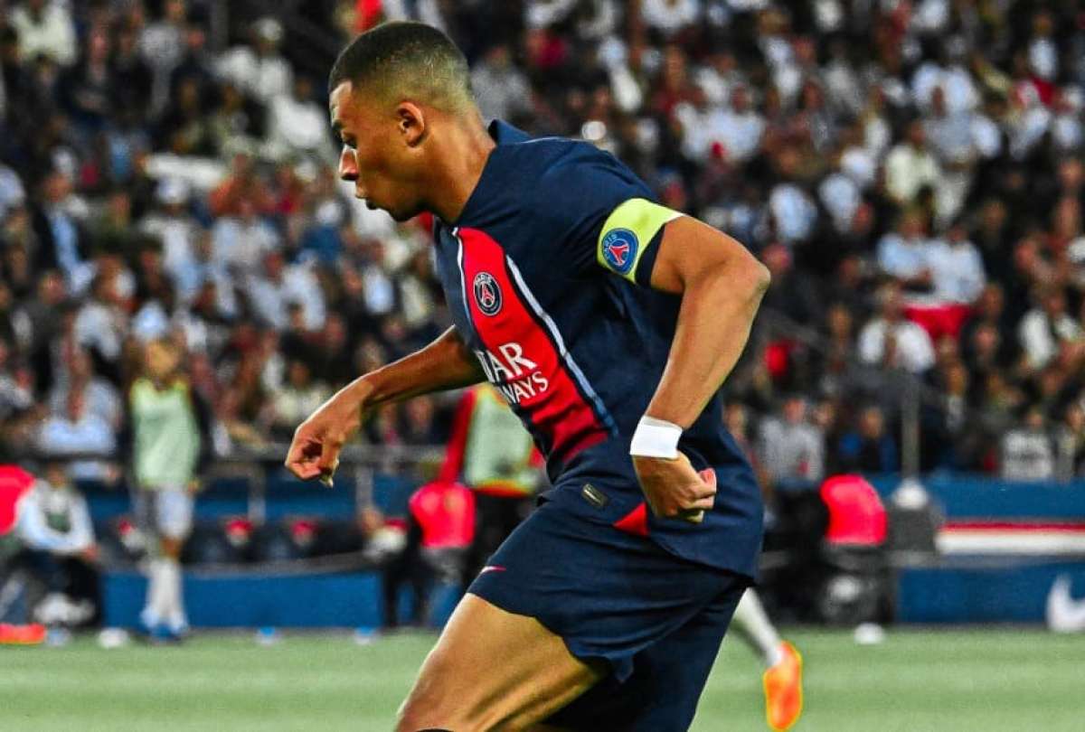 Kylian Mbappé y un gesto de admiración para Messi