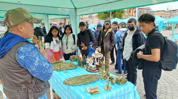 BanEcuador da servicios financieros en ferias de emprendedores