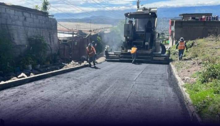 Alcaldías de Quito y Guayaquil alertan afectación a obras por falta de asfalto